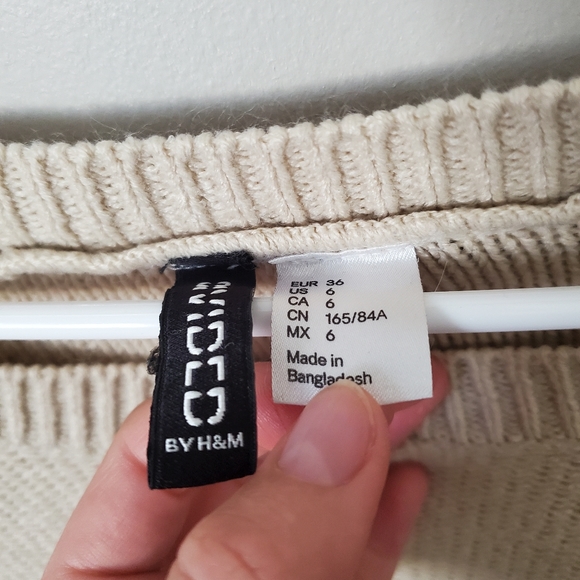 Cropped Sweater - Picture 4 of 6